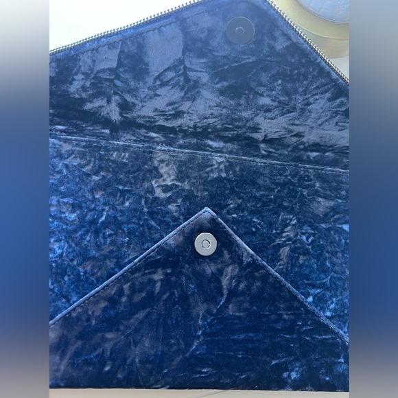 Never used Rebecca Minkoff velvet clutch - Picture 5 of 6